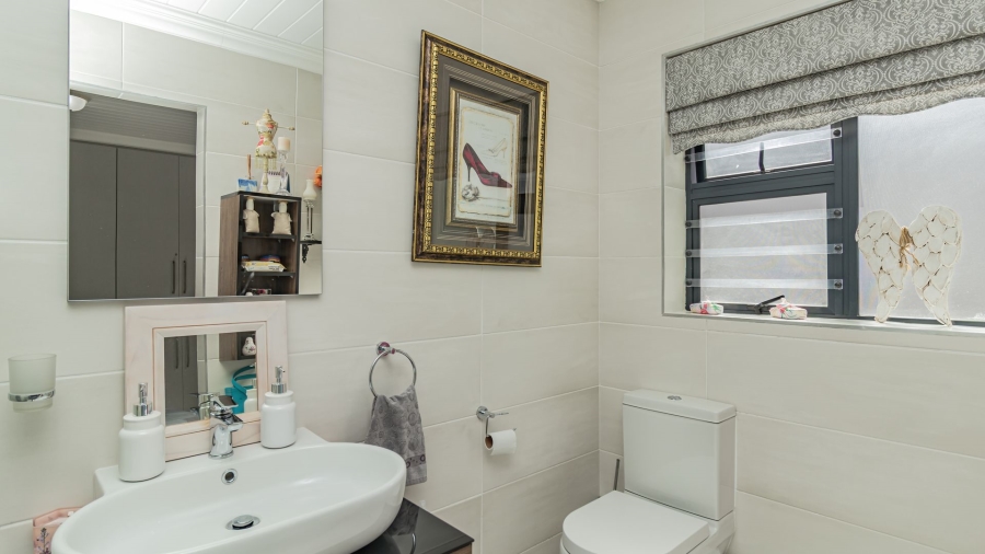 4 Bedroom Property for Sale in Monte Christo Western Cape